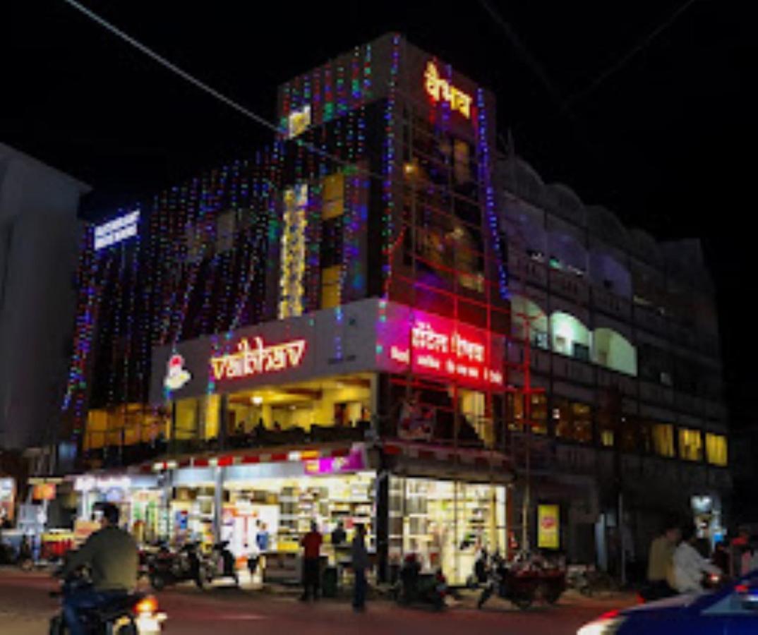 Hotel Vaibhav,Akola Zewnętrze zdjęcie