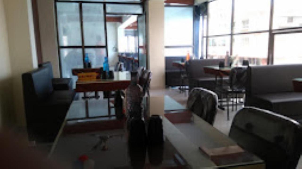 Hotel Vaibhav,Akola Zewnętrze zdjęcie