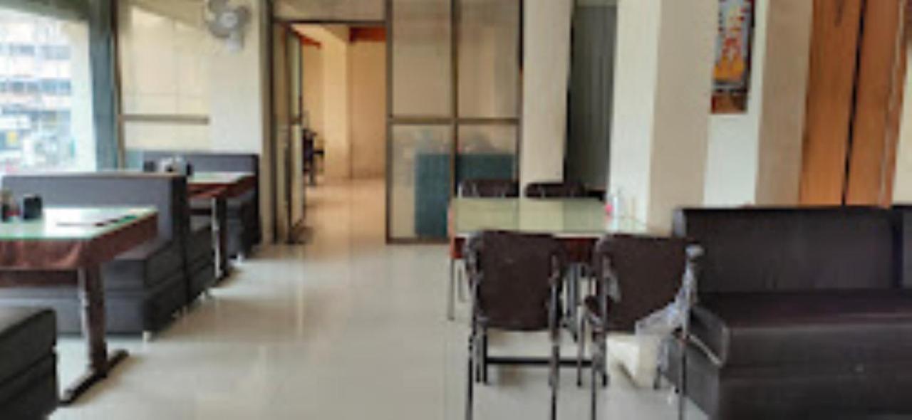 Hotel Vaibhav,Akola Zewnętrze zdjęcie
