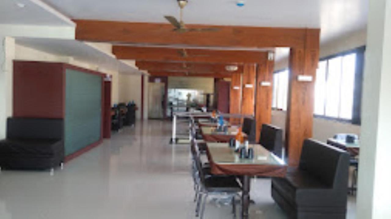 Hotel Vaibhav,Akola Zewnętrze zdjęcie